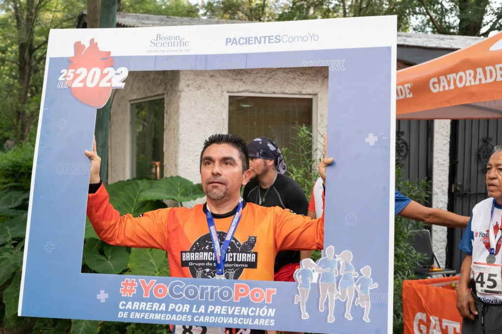 Marco para fotos personalizado utilizado en Yo Corro Por 2022